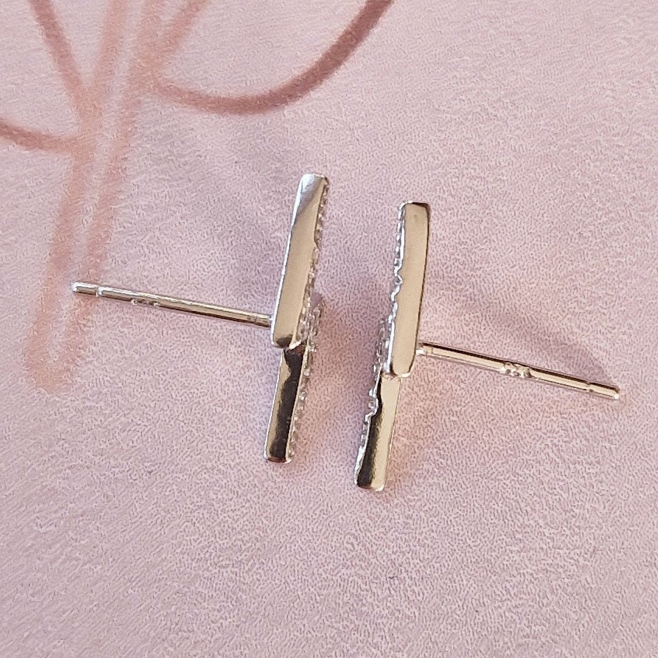 Cubic zirconia silver lightning bolt stud earring