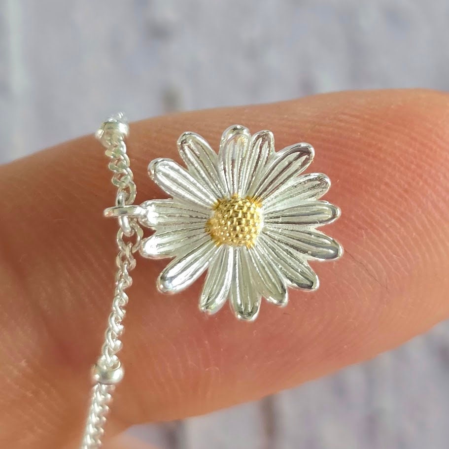 Daisy bracelet, sterling silver daisy bracelet, botanical design, nature inspired bracelet, April birth flower, sign of innocence.