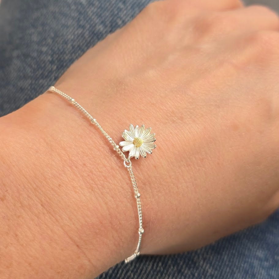 Daisy bracelet, sterling silver daisy bracelet, botanical design, nature inspired bracelet, April birth flower, sign of innocence.